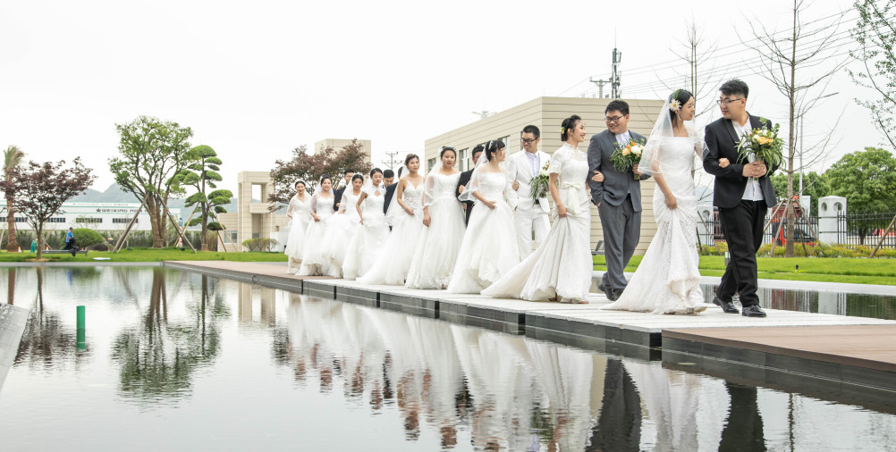 pp电子新材举行520集体婚礼！